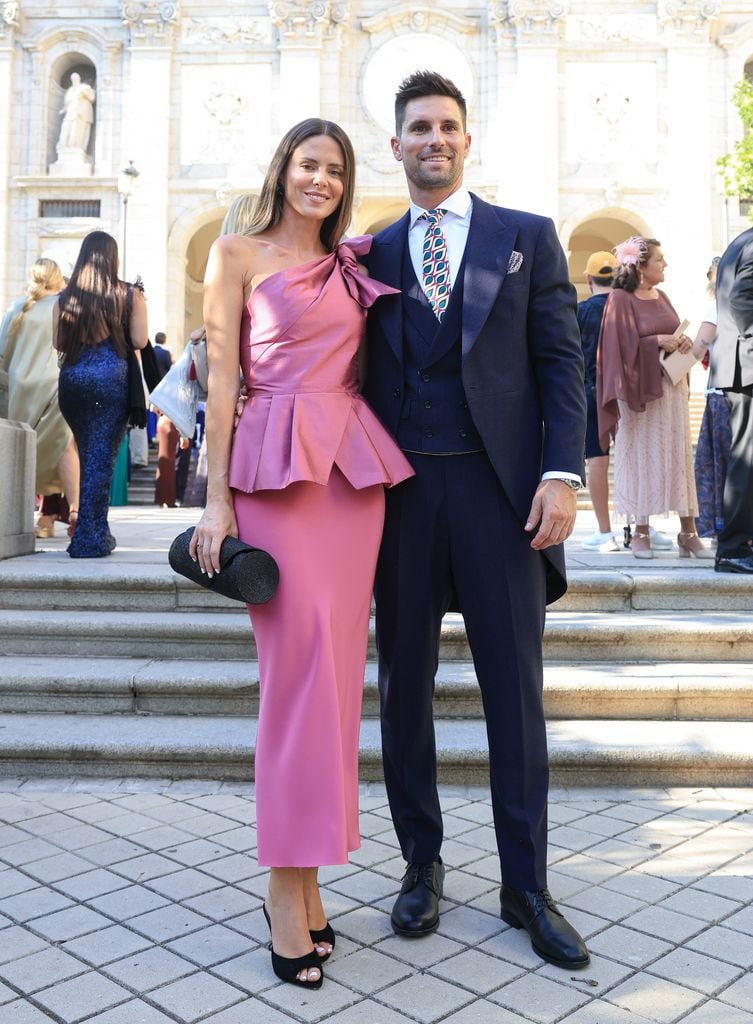 Natalia Coll y su marido en la boda de Carla Vico