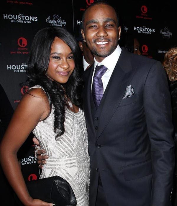El novio de la joven, Nick Gordon, continúa imputado por homicidio imprudente
