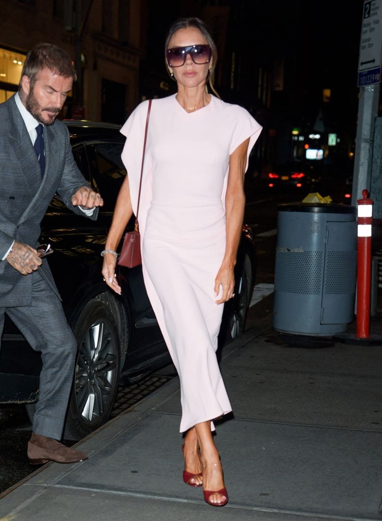 Victoria Beckham impactan en Nueva York de lo más románticos
