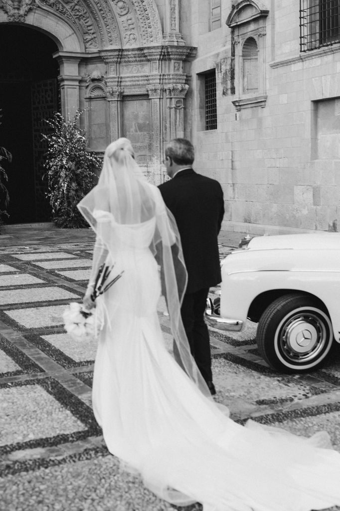Entrada en la iglesia para boda