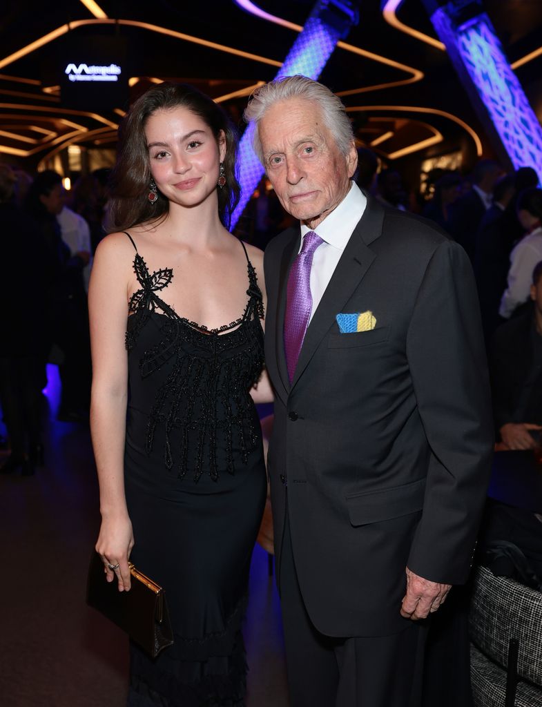 Carys Zeta Douglas y Michael Douglas