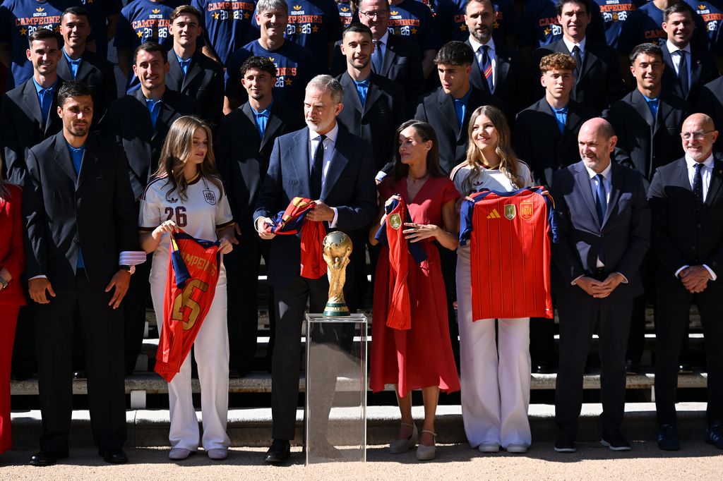 Los miembros de la Familia Real han recibido la equipación con la doble estrella de la Seelección