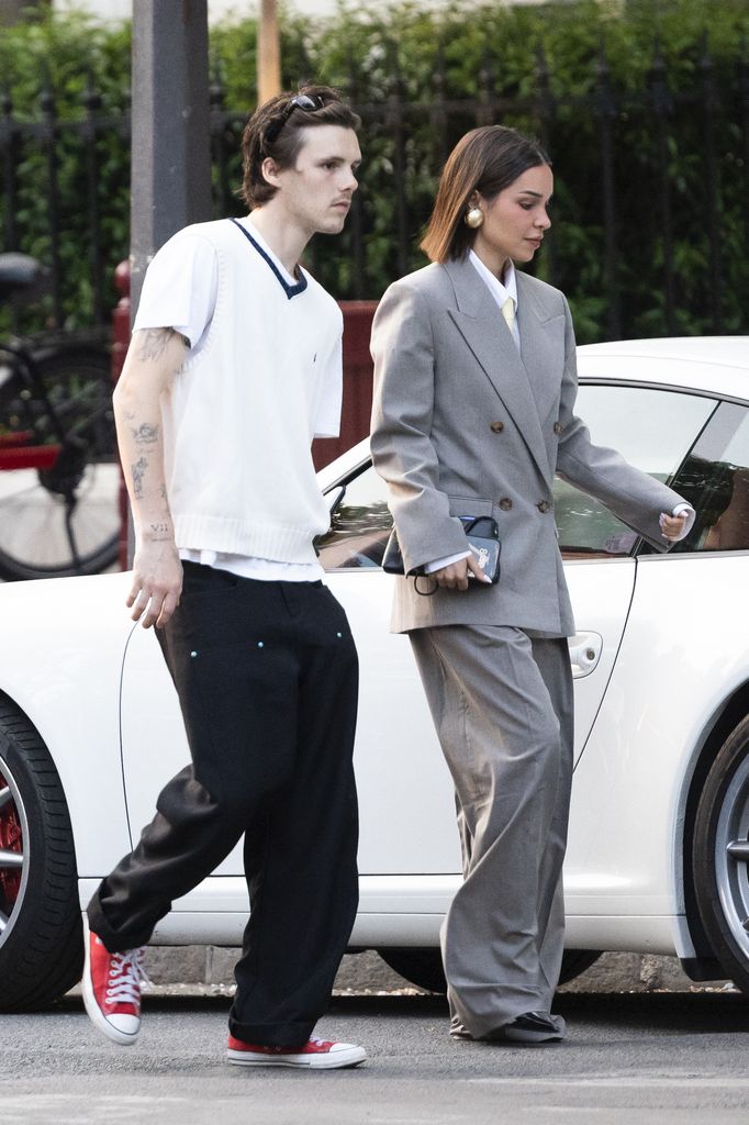 Cruz Beckham y Jackie Apostel en París