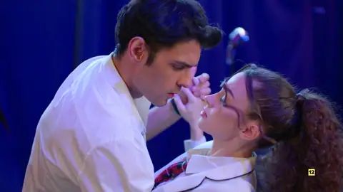 La relación de Ayaz y Sarp se va enfriando conforme el primero se va enamorando de Asiye