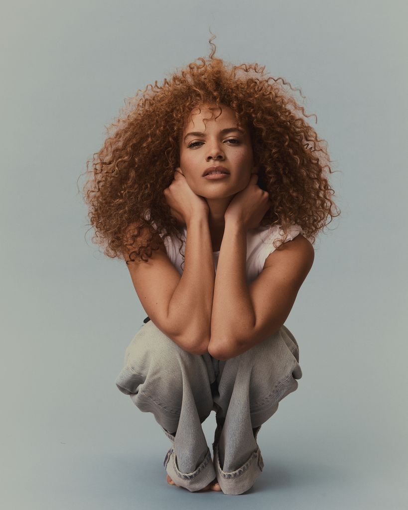 Leslie Grace, ‘La Princesa de la Bachata’, regresa a la música con ‘Amor, ¿Quién Eres?’.
