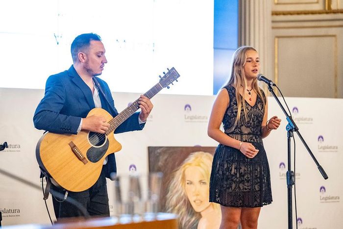 La hija de Valeria, Taína es una auténtica artista