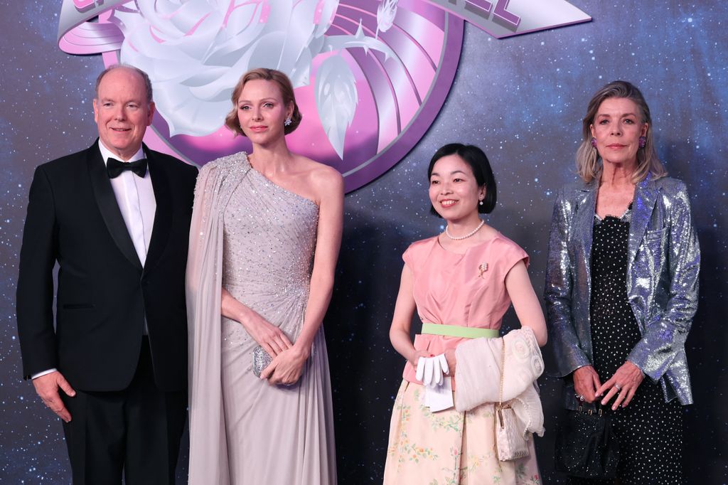 Alberto II de Mónaco, la princesa Charlene de Mónaco, la princesa japonesa Akiko de Mikasa y Carolina de Mónaco en la 70.ª edición del 'Bal de la Rose'