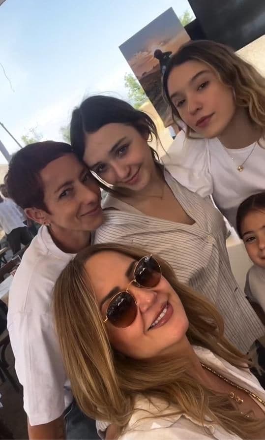 Andrea Legarreta y su familia