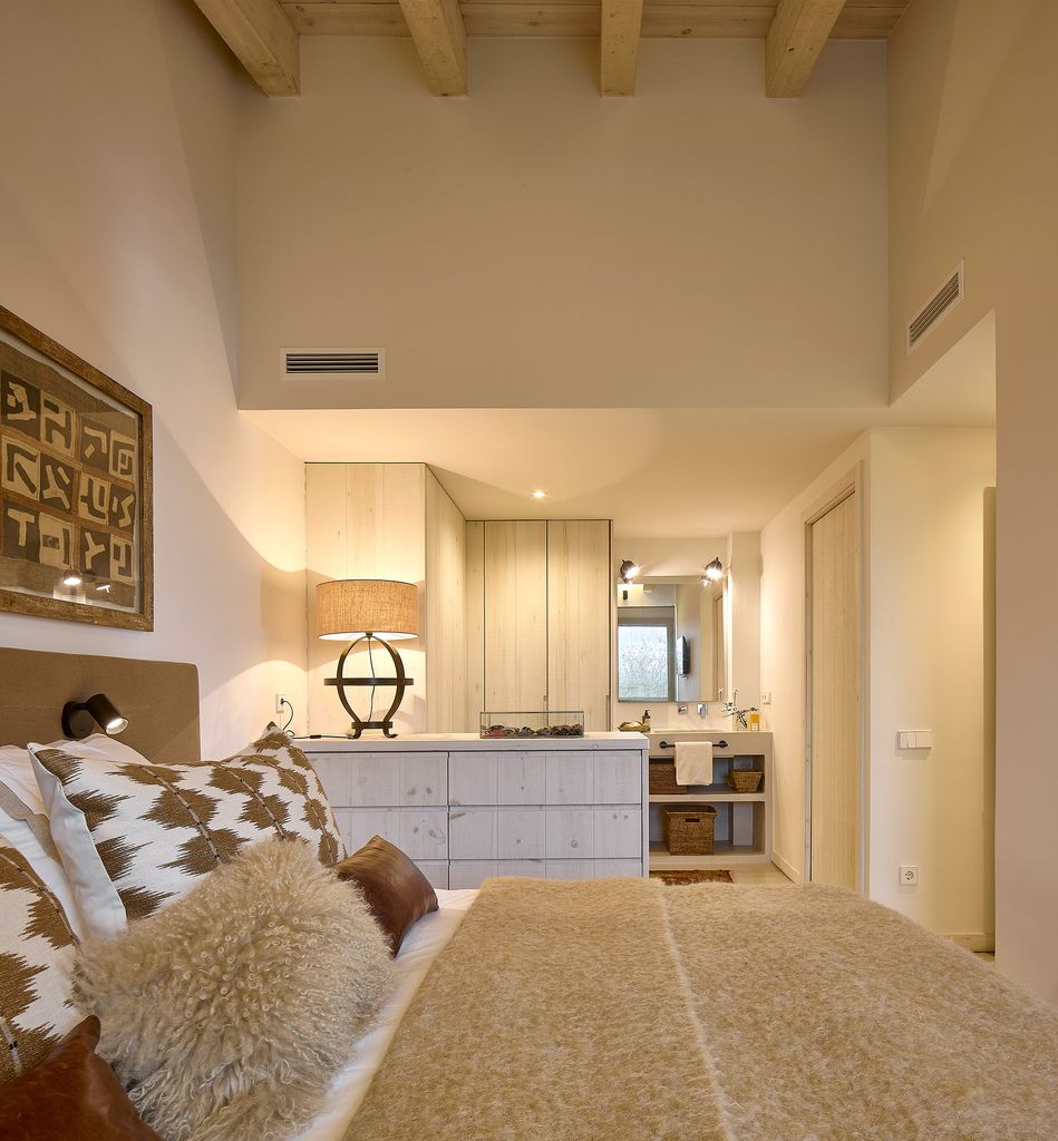 Dormitorio con baño integrado