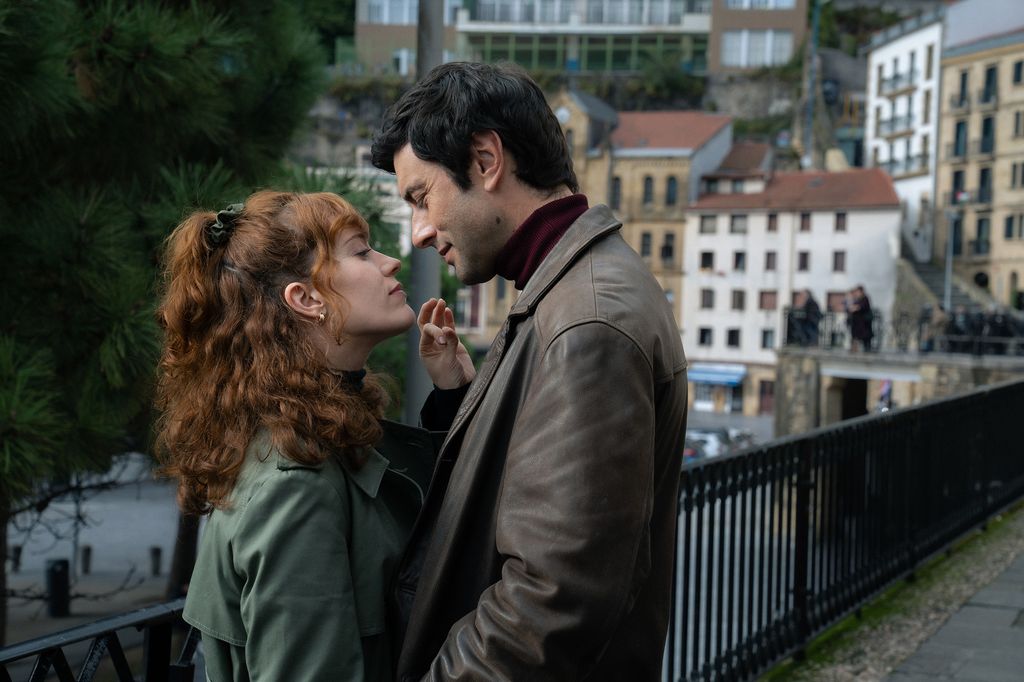 Espionaje, pasión y decisiones límite: así es 'La Frontera', la nueva serie con la que Javier Rey vuelve a TVE