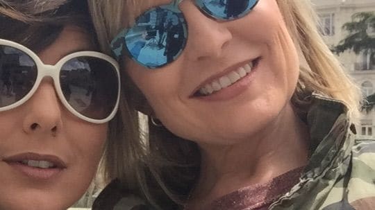 Sonsoles y su amiga, la también periodista María Rey