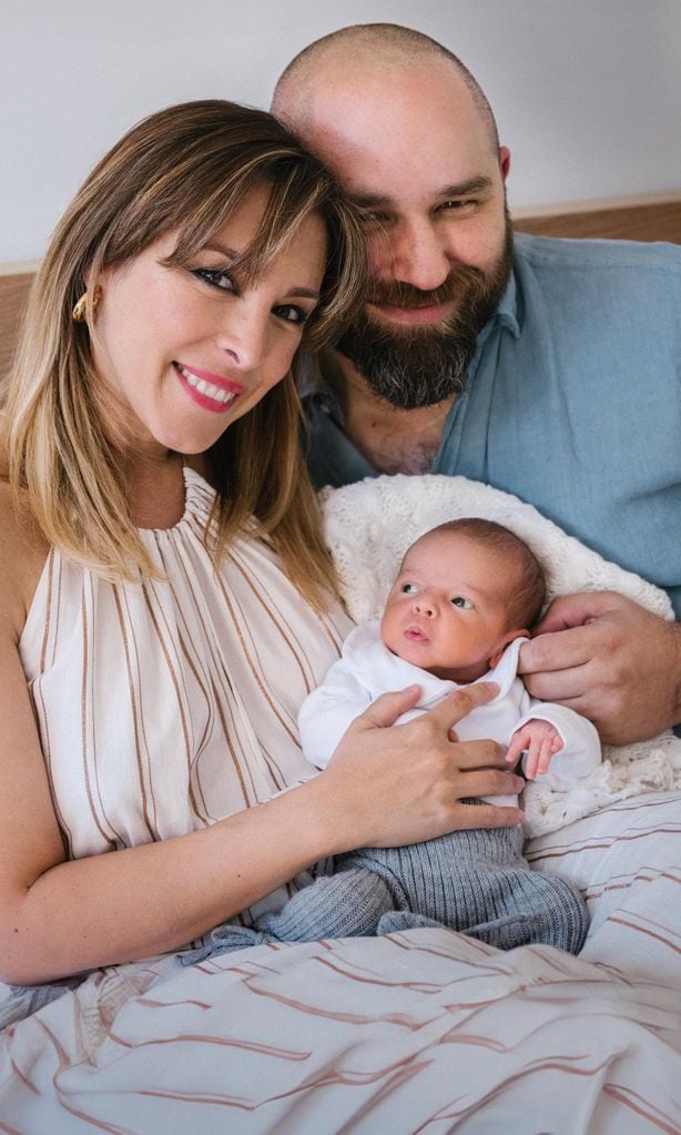 HO4161 Gisela nos presenta a su bebé