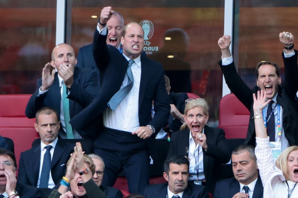 El príncipe Guillermo animando a la selección inglesa de fútbol