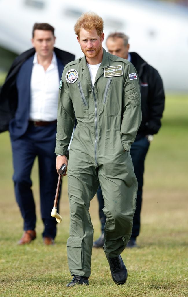 El príncipe Harry en el aeródromo de Goodwood durante un desfile aéreo en conmemoración de la Batalla de Inglaterra 15 de septiembre de 2015 en Chichester, Inglaterra. 