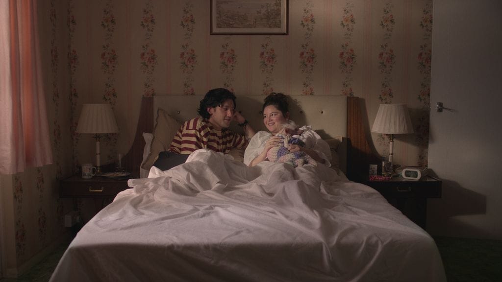 Con la sensibilidad y el humor que caracterizan a Lena Dunham, esta ficción invita a aceptar las imperfecciones y a celebrar la complejidad de las relaciones reales