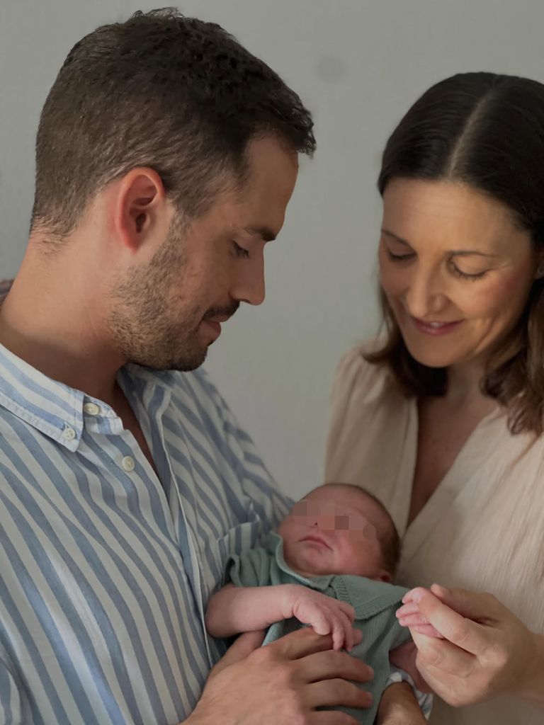 Raquel Sanz y Rodrigo Nieto con su hijo Álvaro