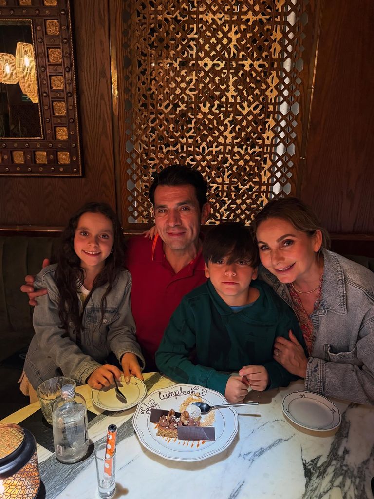Jorge Salinas apagó las velitas de su pastel