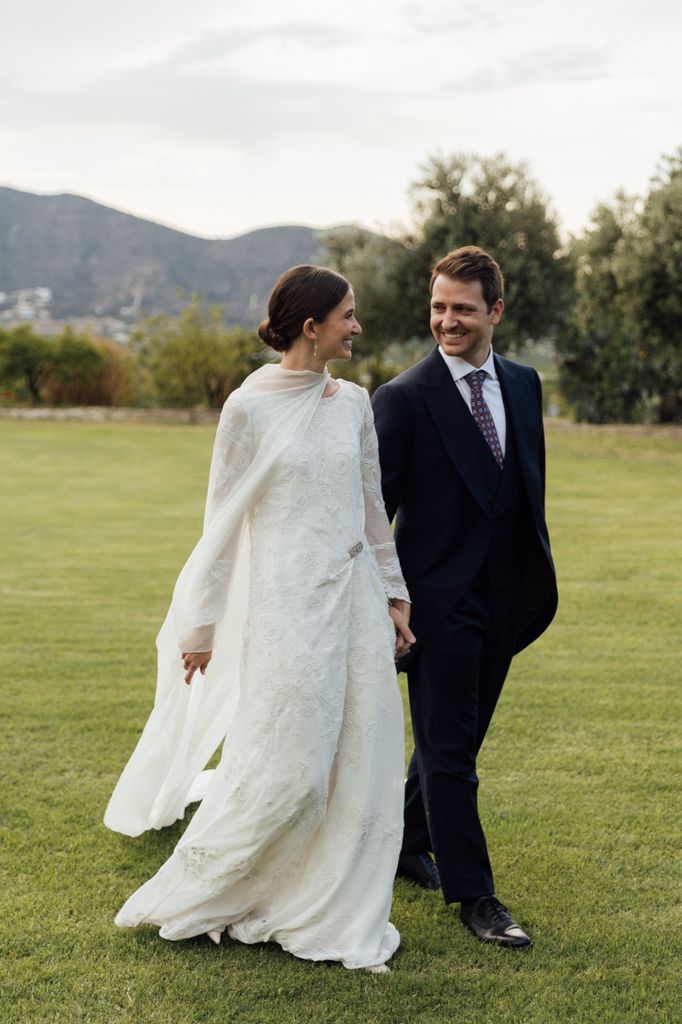 Boda de María y Carlos en Jávea con vestido hecho con colcha