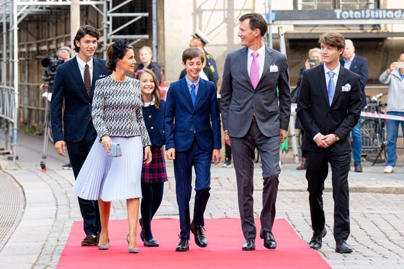 Joaquín y Marie de Dinamarca con sus hijos