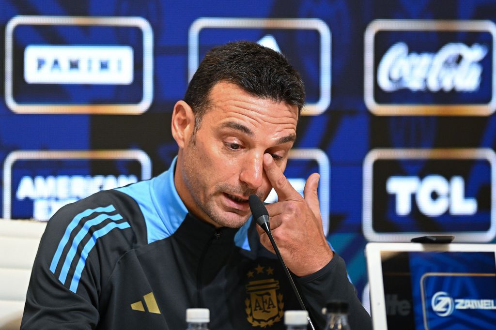 Lionel Scaloni se conmovió hasta las lágrimas al ver llorar a un periodista por la despedida de Messi de la Selección Argentina.