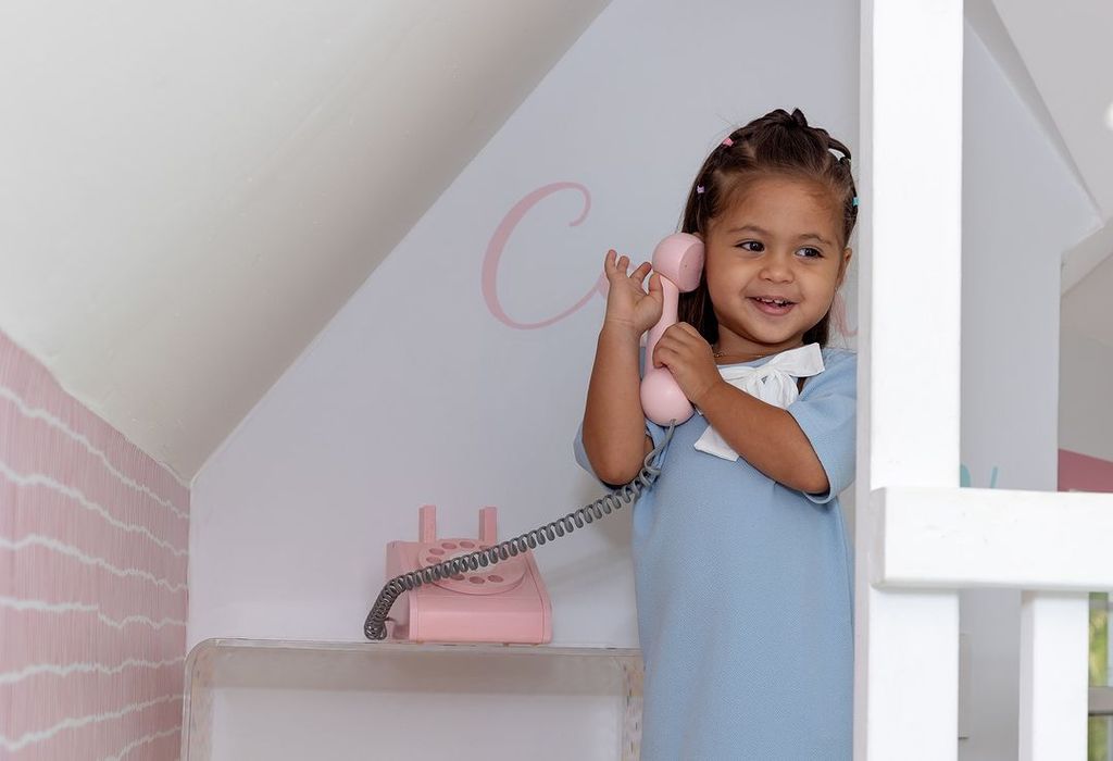 Capri Blu, hija de 'Chiquibaby', en su nueva casita de muñecas 