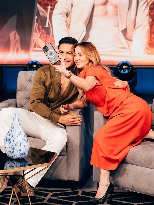 Carlos Rivera lanzó un coqueto comentario a Andrea Legarreta que no pasó desapercibido para nadie