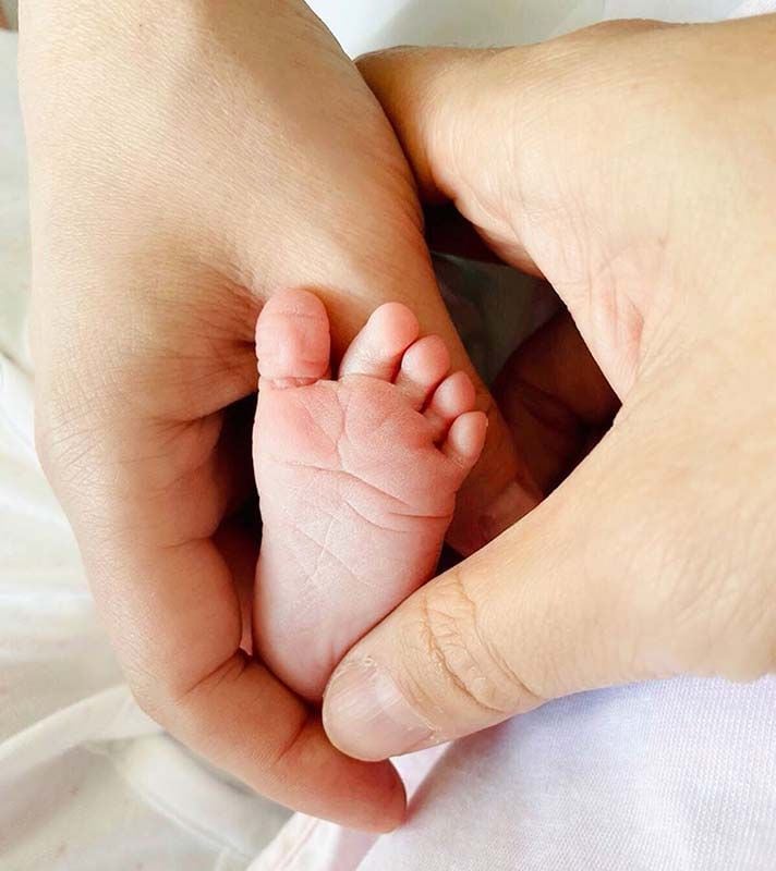 Malú y Albert Rivera publican la primera imagen de su hija y desvelan el nombre