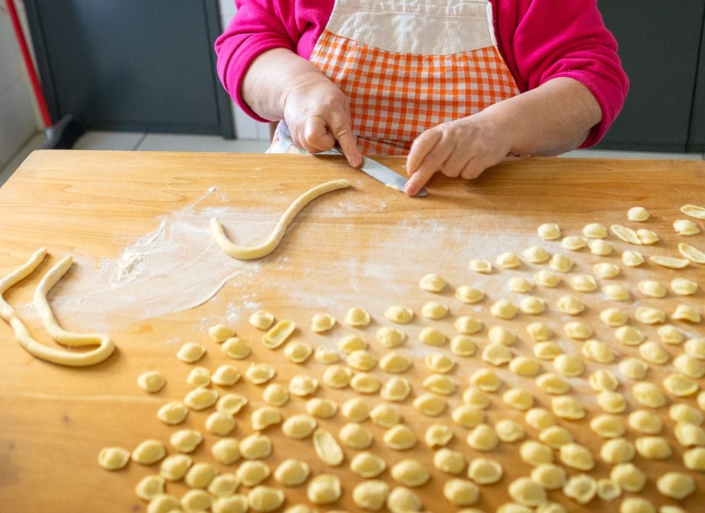 Elaboración manual de 'orechiette'