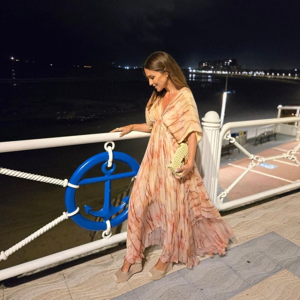Paula Echevarría con vestido largo y alpargatas