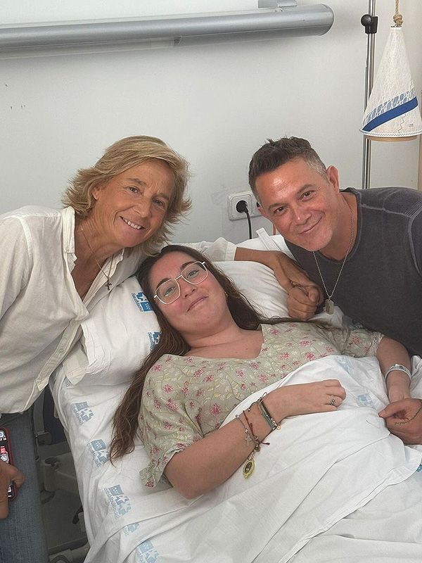 Marta Barroso, Alejandro Sanz y Belén 