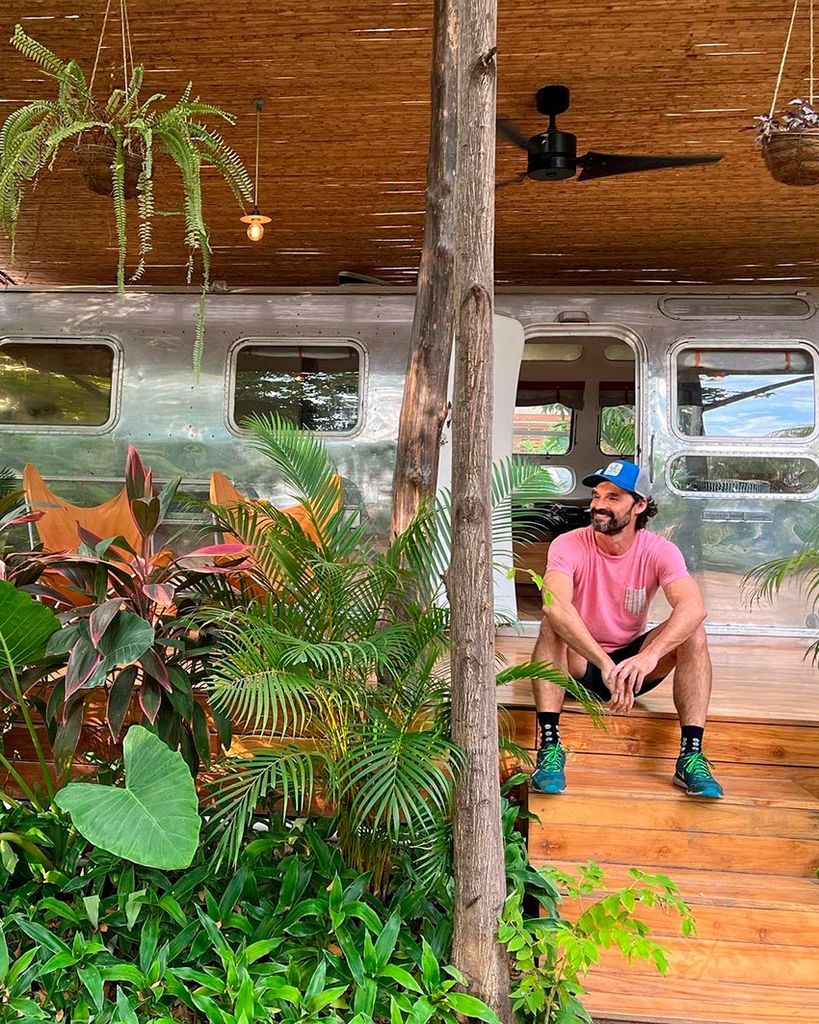 Viaje a Costa Rica de Iván Sánchez, protagonista de la bioserie Bosé
