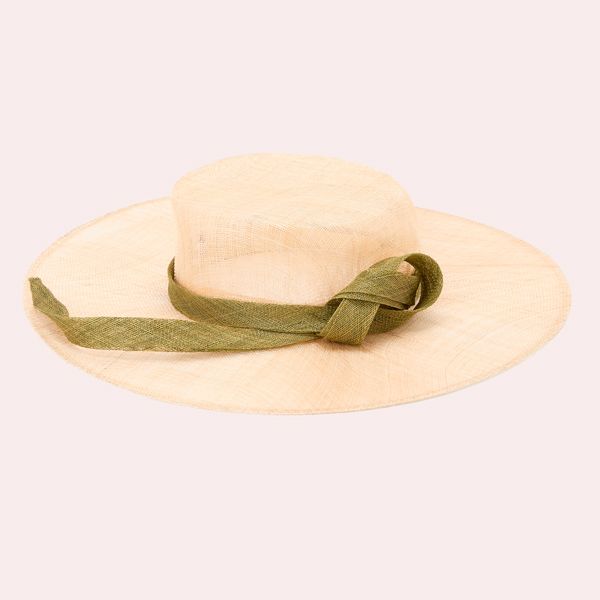 Tocado sombrero con lazada Tout en Tete
