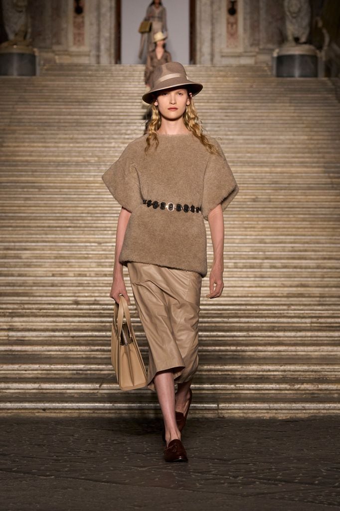 Max Mara: desfile de la colección Resort 2026 en Nápoles