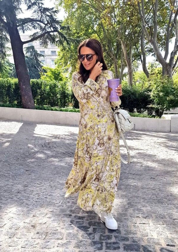 Paula Echevarría nos enseña a combinar el vestido de flores en otoño