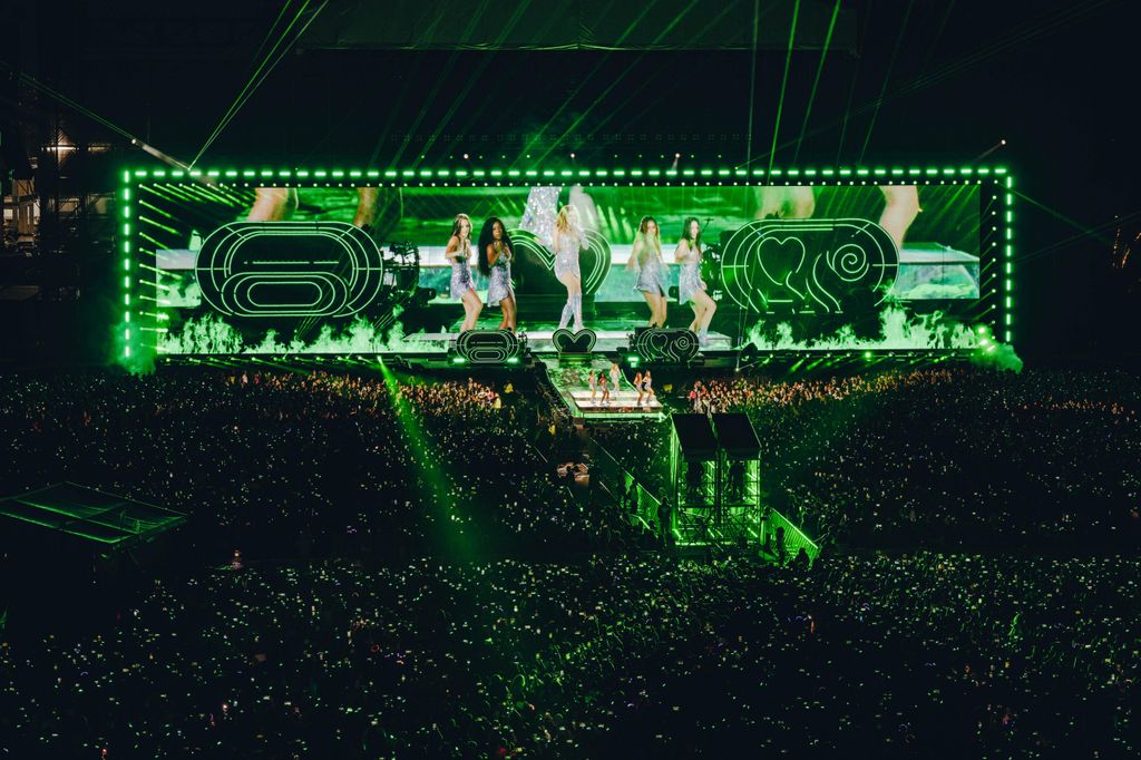 En el Estadio GNP se reunieron 65 mil personas para despedir a Shakira en su último show en México de la gira 'Las Mujeres Ya No Lloran'.
