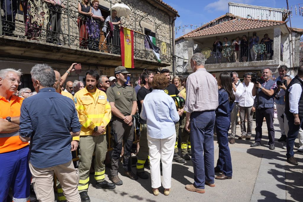 Los Reyes visitan Rebollar, Cabezabellosa y HervÃ¡s (CÃ¡ceres) para conocer los daÃ±os de los fuegos