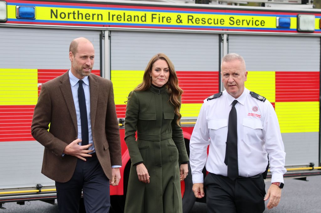 Los príncipes de Gales, en una visita a Irlanda del Norte en la que conocieron de cerca las labores del NIFRS (Northern Ireland Fire & Rescue Services)