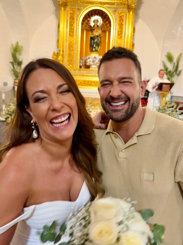 Sara Bravo y Jose Araque el día de la boda de la presentadora