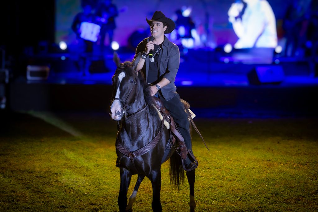 Lalo Capetillo presentó su nuevo concepto musical inspirado en Joan Sebastian.