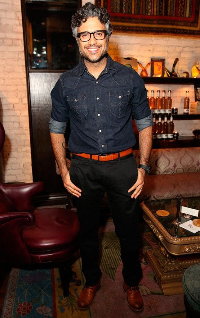 jaime-camil-pose