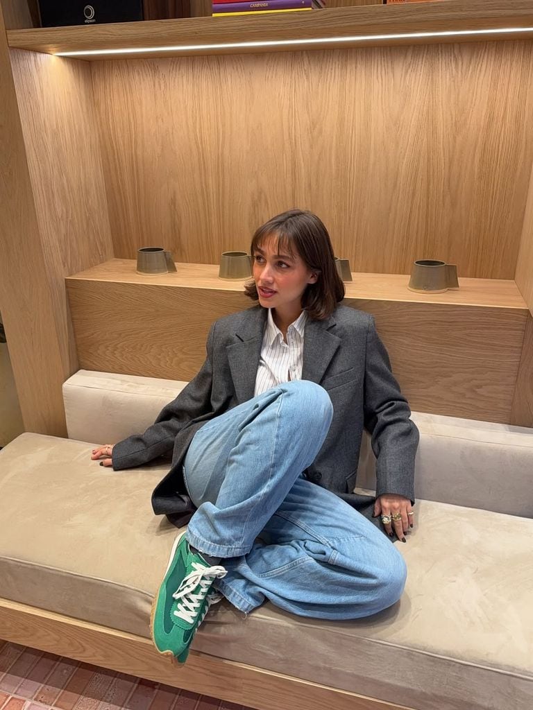 Los vaqueros jamás pasarán de moda, pero se verán mucho más innovadores y elegantes si los combinas con zapatos de estos 5 colores