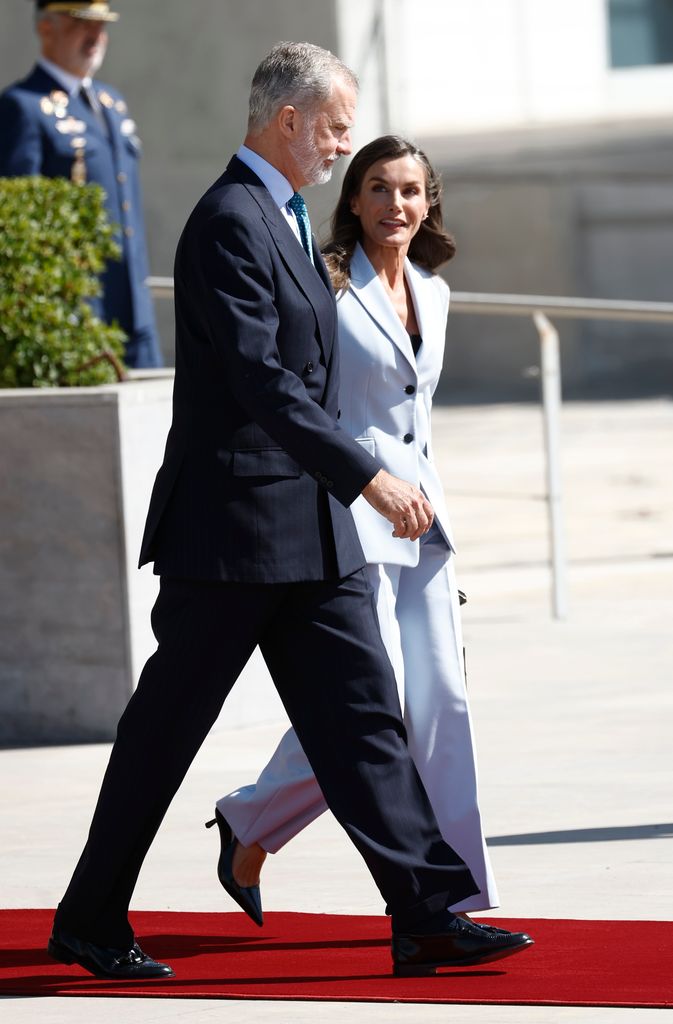 Los Reyes llegan al aeropuerto de Madrid antes de su viaje a Esgipto

 