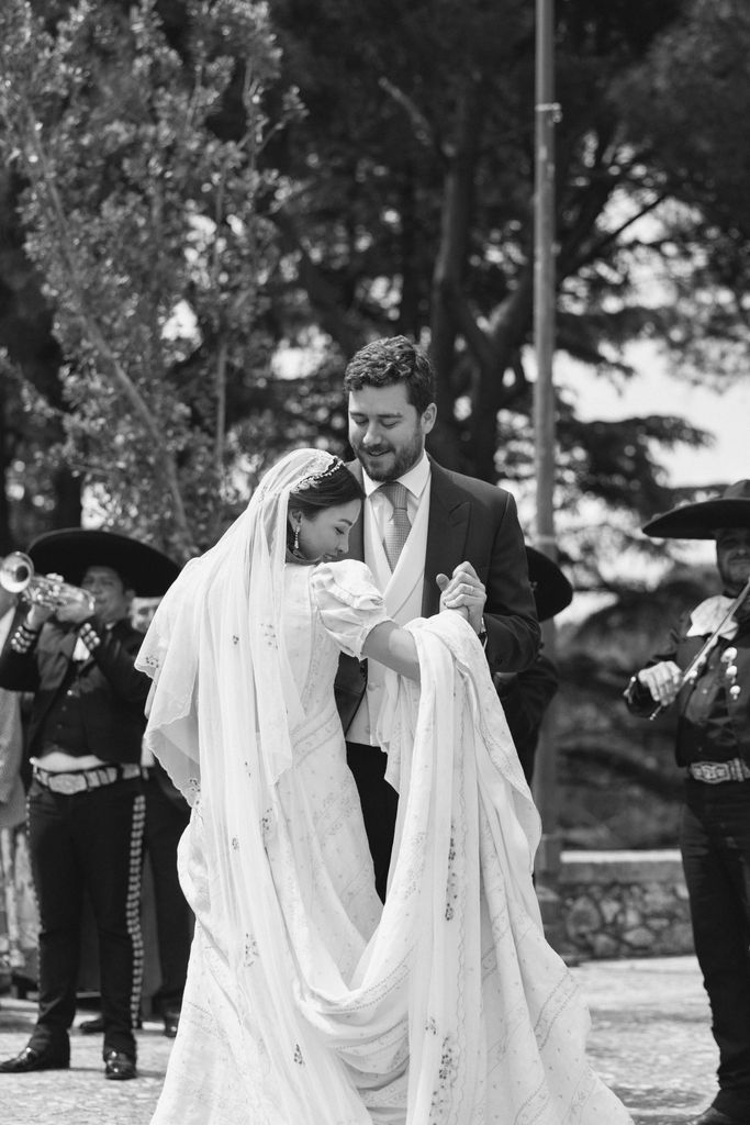 Diana con vestido de novia 'prêt-à-porter' de Alejandra Valero