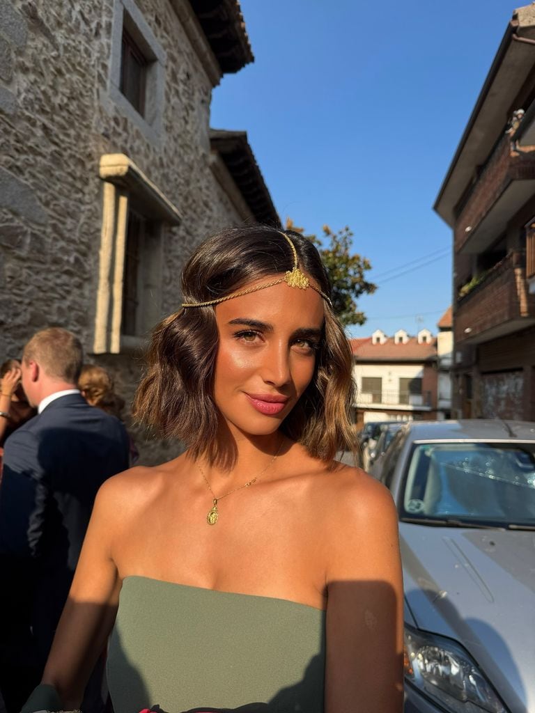 Peinados para invitadas de boda con pelo corto joya