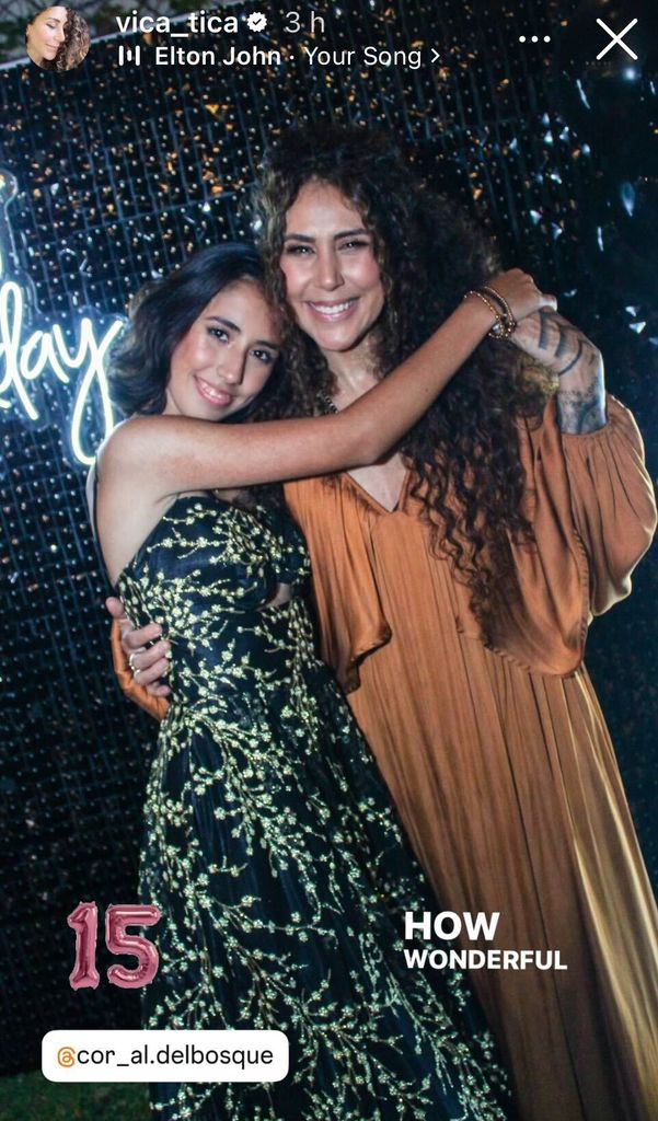 Vica Andrade y su hija Coral, quien cumplió 15 años