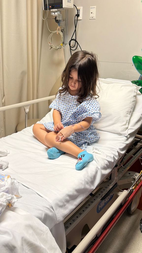 Mía Fernández fue ingresada al hospital por salmonela.