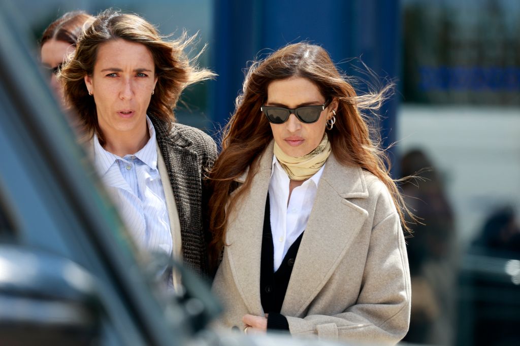 Sara Carbonero en el tanatorio tras la muerte de su madre, Goyi Arévalo, 13 de abril de 2026, en Corral de Almaguer