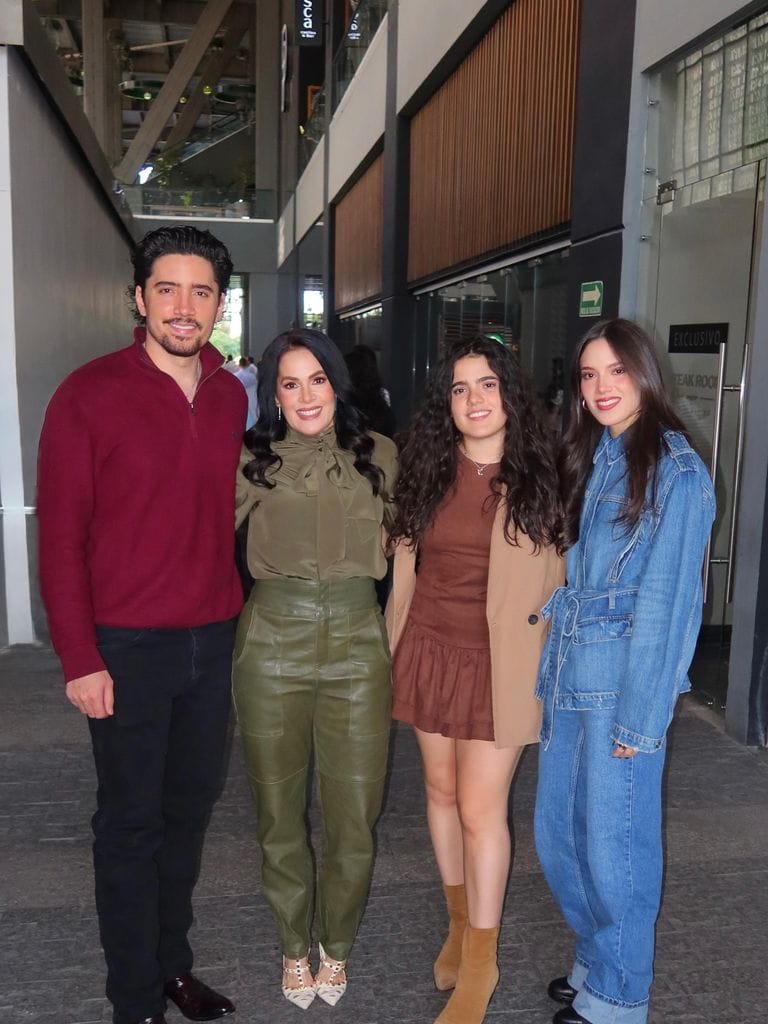 La tapatía organizó una reunión junto a los suyos en la que recibió todo el cariño y los mejores deseos