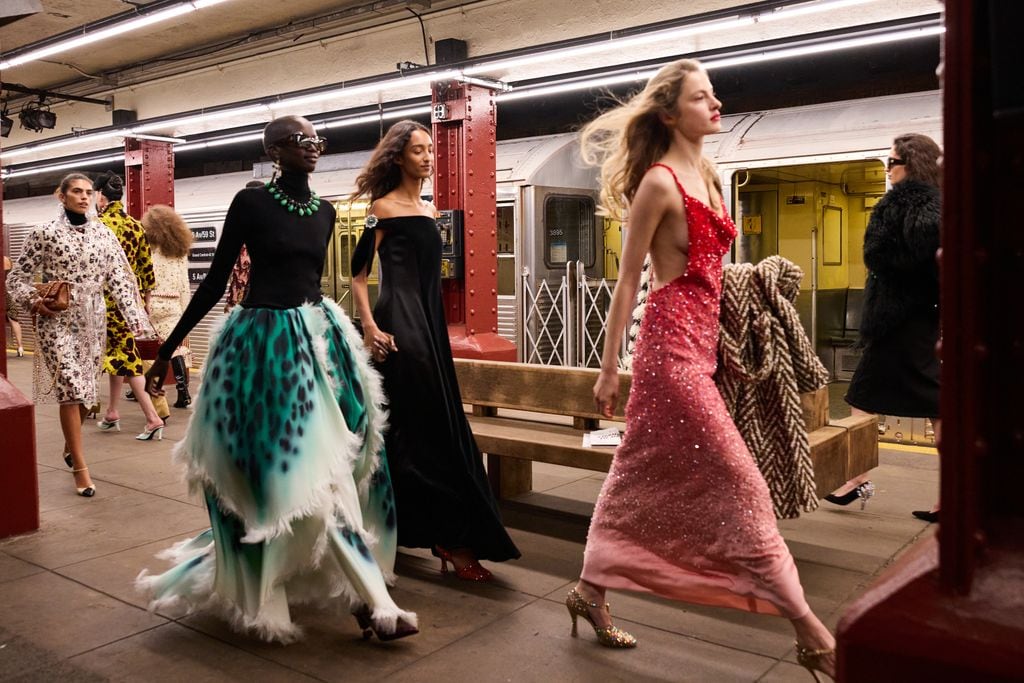 Chanel desfile Metiers D'art 2026 en el metro de Nueva York