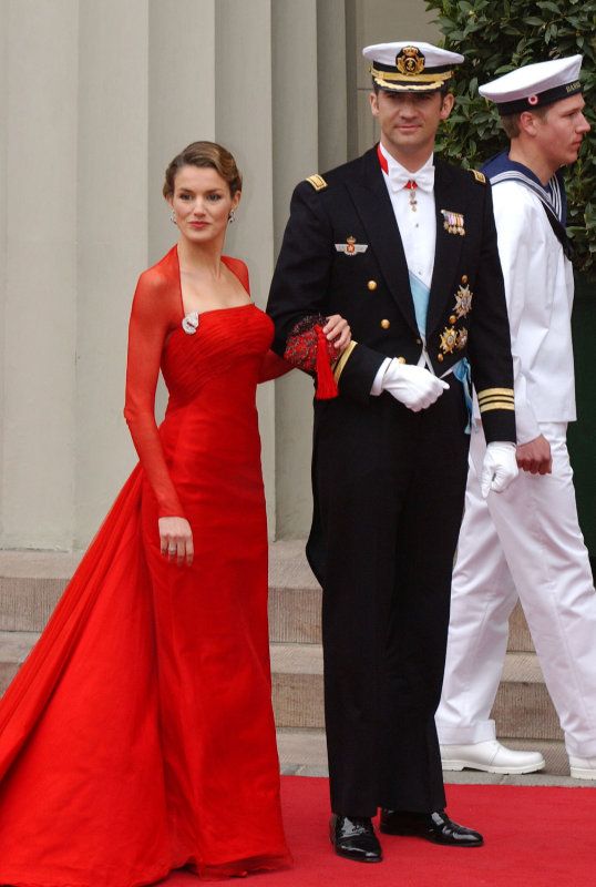 Don Felipe y Letizia Ortiz llegando a la boda de Federico y Mary de Dinamarca